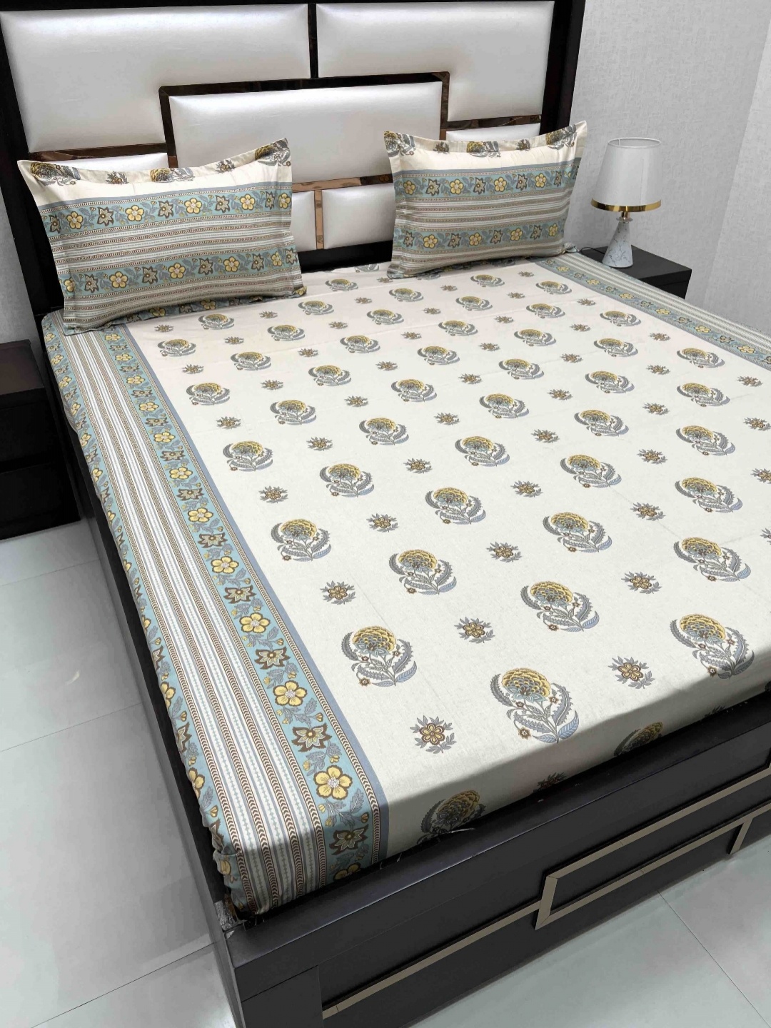 

Pure Decor Royal Passion Off White Floral Cotton 250 TC Queen Bedsheet Set 2.55 x 2.28 m