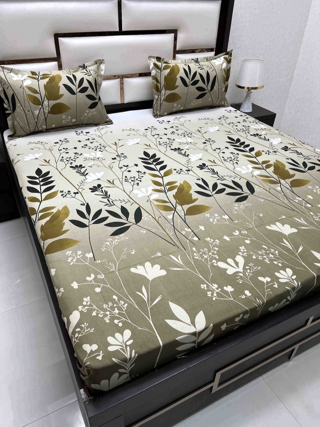 

Pure Decor Green & White Floral 330 TC Queen Bedsheet Set 2.29 m x 2.52 m