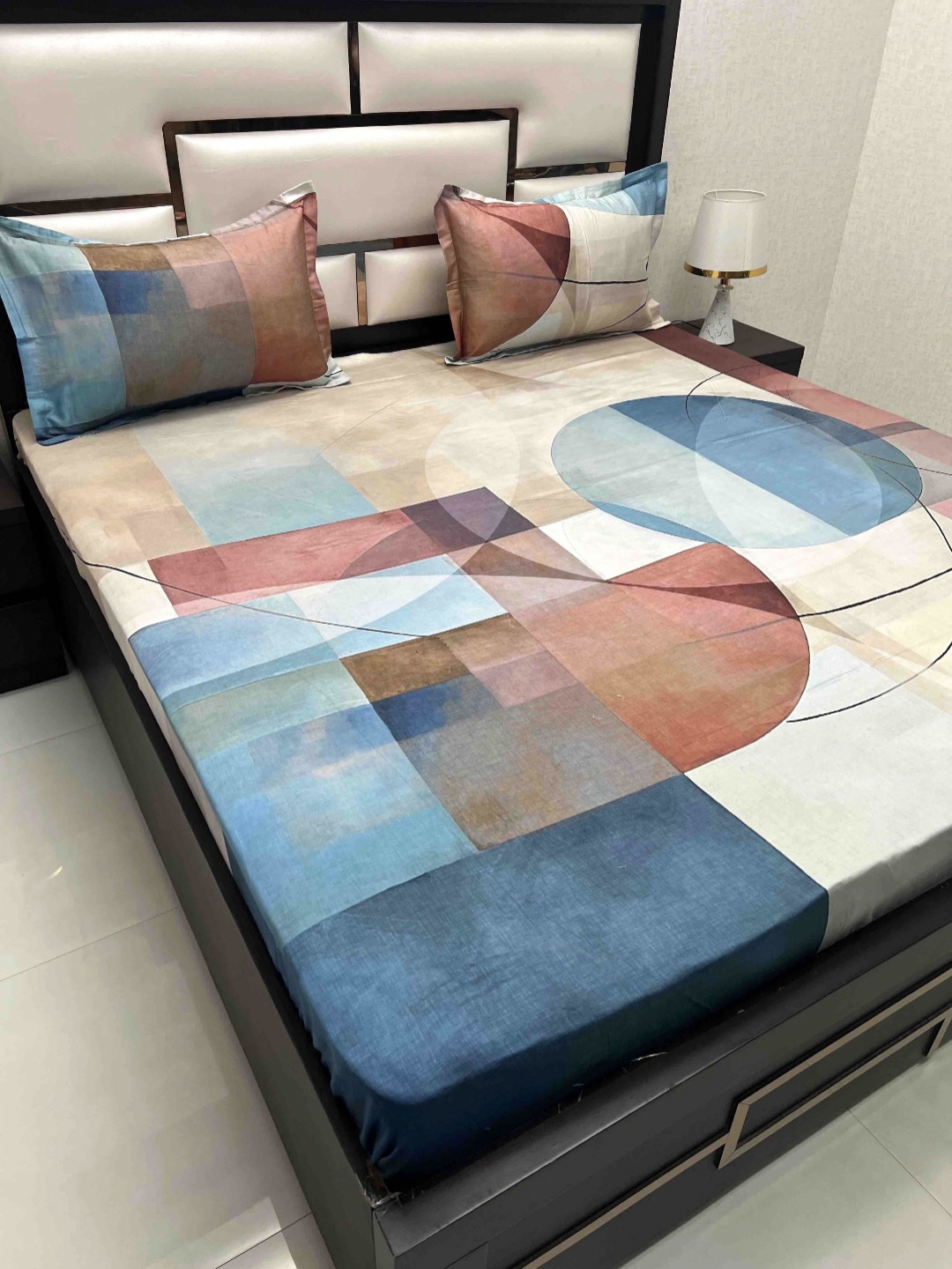 

Pure Decor Blue & Red Geometric Pure Cotton 400 TC King Bedsheet Set 2.75 m x 2.73 m