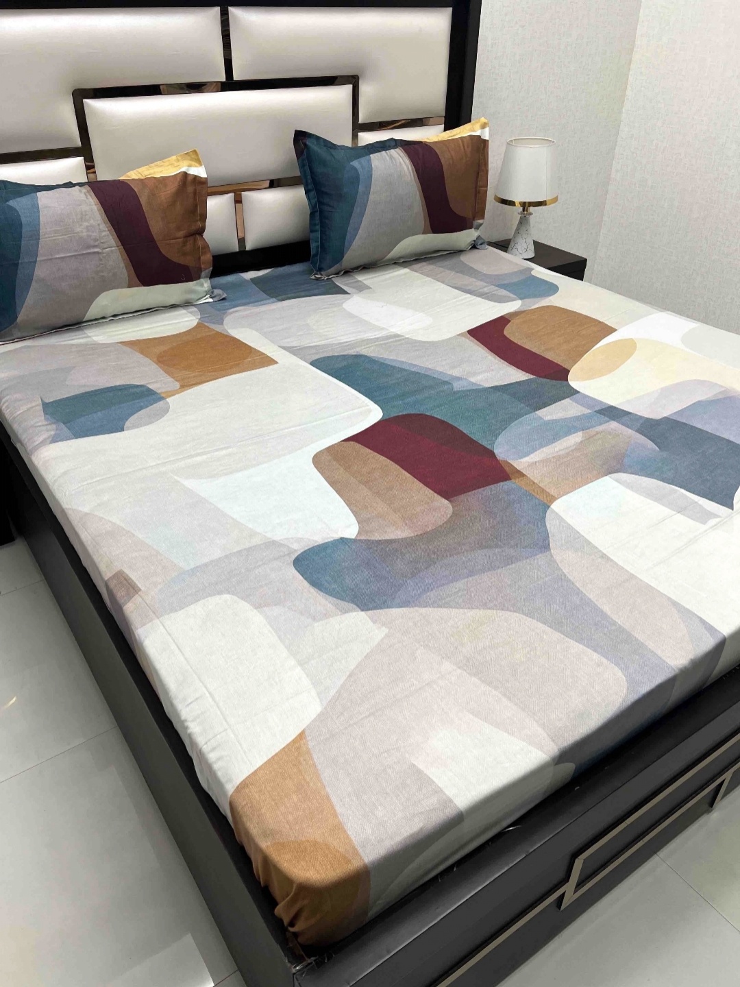 

Pure Decor White & Brown Pure Cotton 600 TC King Bedsheet Set 2.74 m x 2.74 m