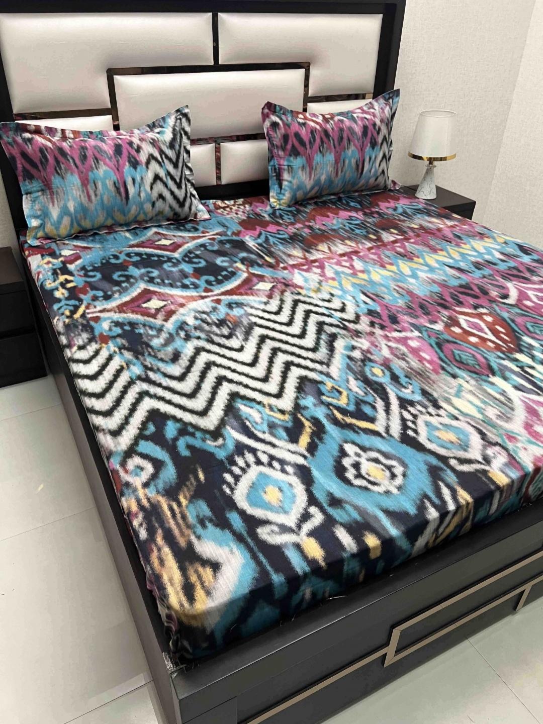 

Pure Decor Black & Blue Abstract Pure Cotton King Bedsheet Set 2.74 m x 2.73 m