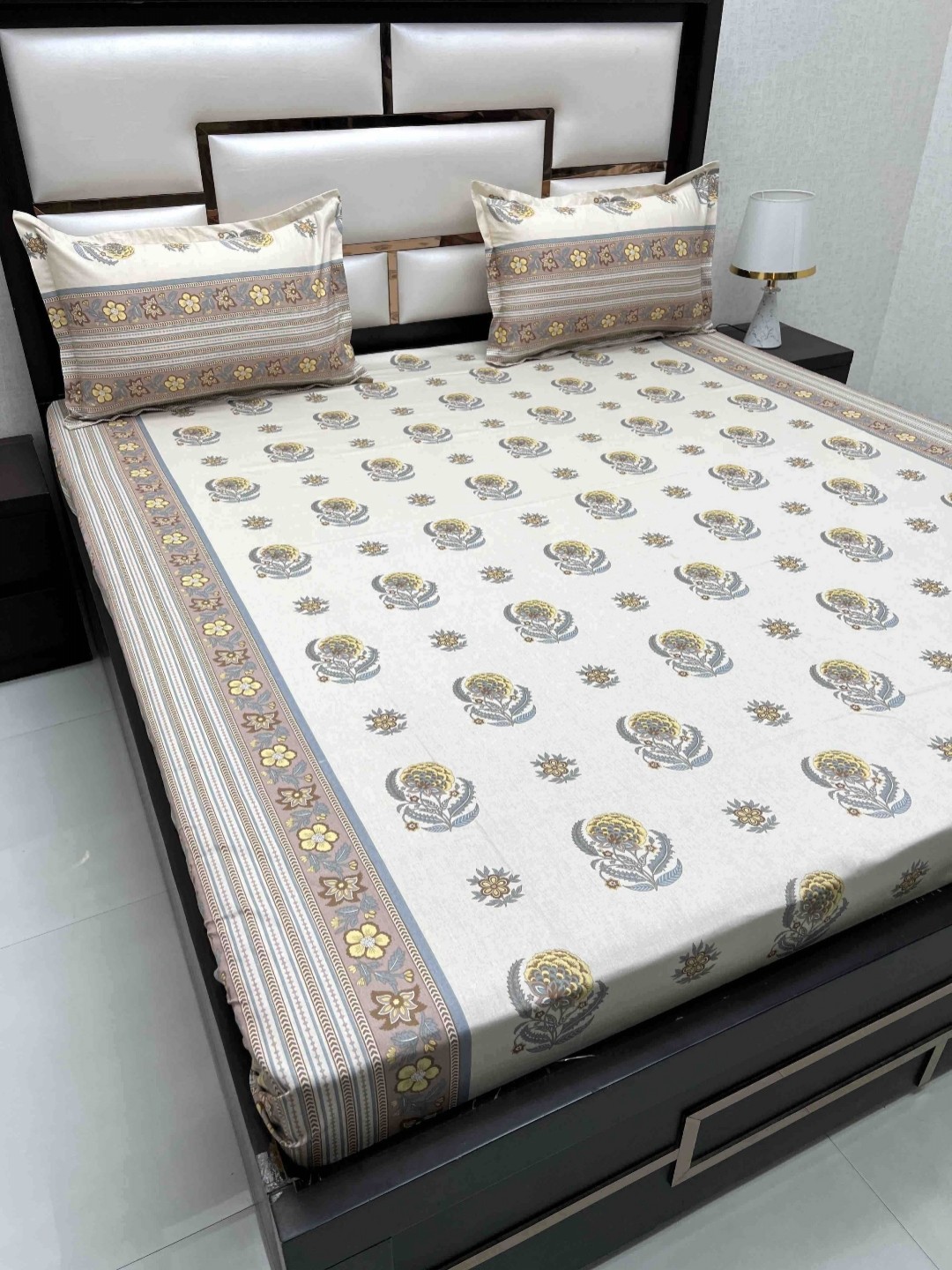 

Pure Decor Royal Passion White Floral Pure Cotton 250TC Queen Bedsheet Set-2.29 m x 2.55 m