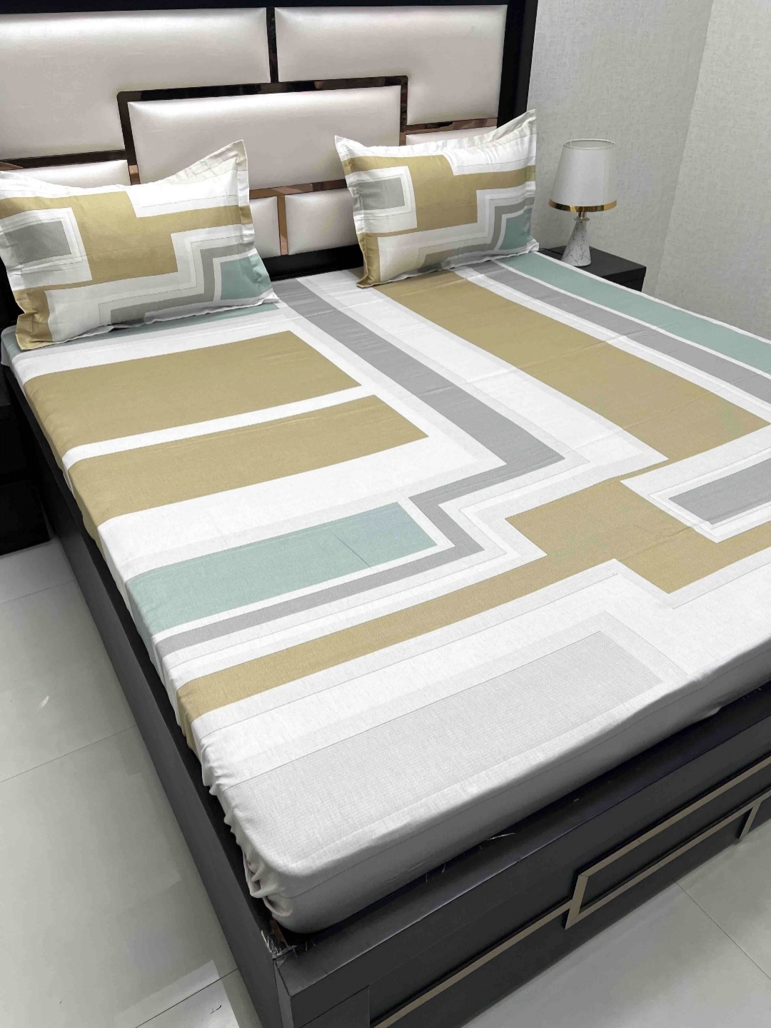 

Pure Decor Cotton King Size Double Bed Bedsheet With 2 Pillow Covers 2.74m X 2.74m, White