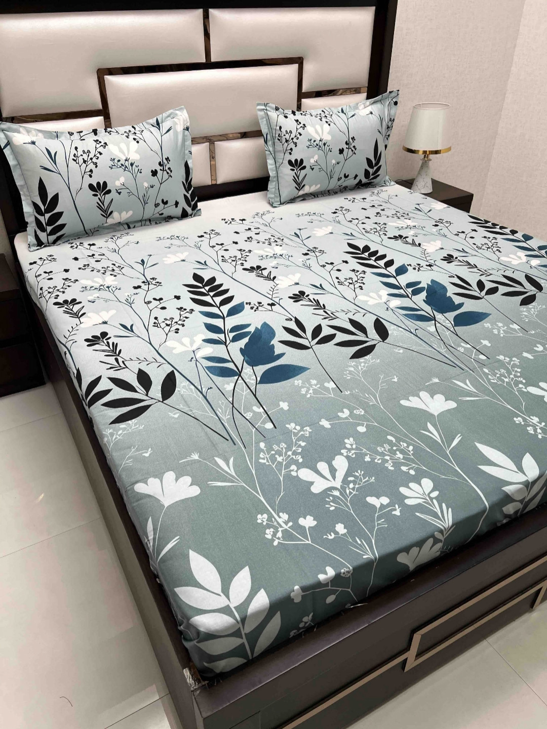 

Pure Decor Blue & White Floral Pure Cotton 250 TC Queen Bedsheet Set 2.29 m x 2.53 m