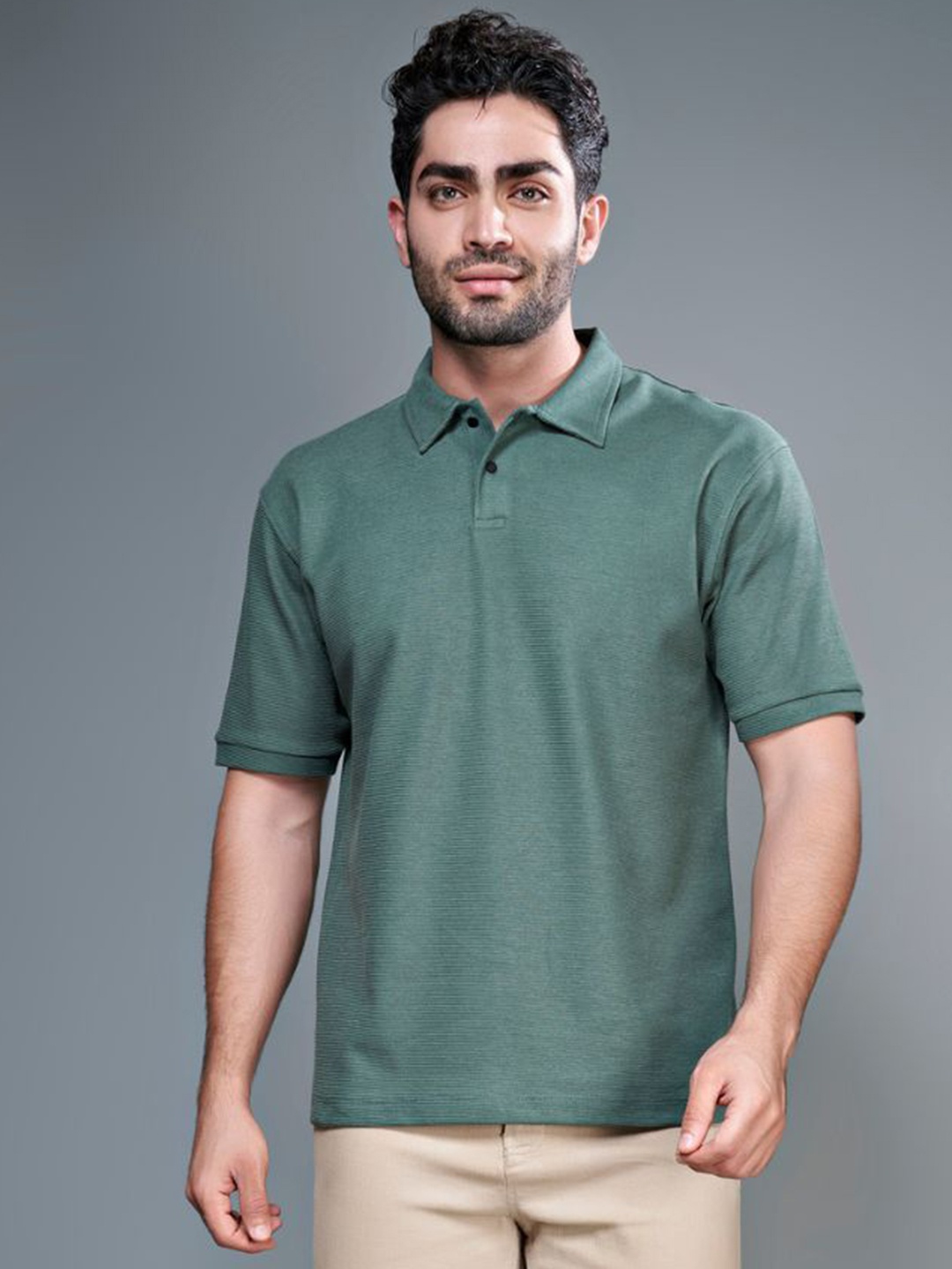 

MAXZONE Men Solid Polo Collar T-shirt, Green