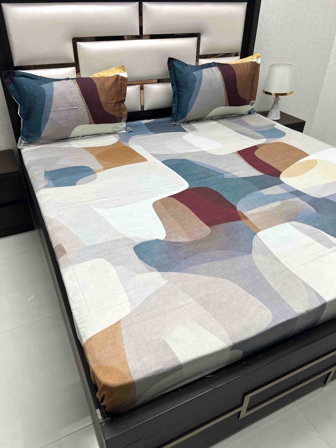

Pure Decor White & Blue Abstract Pure Cotton 350 TC King Bedsheet Set 2.72 m x 2.74 m