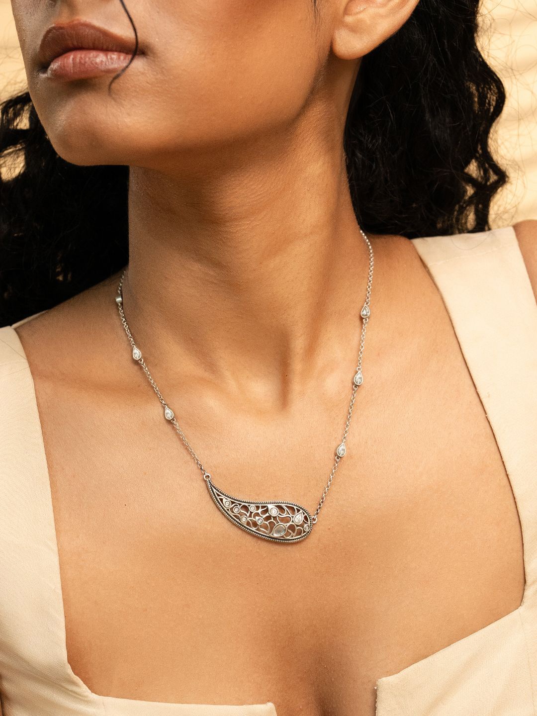 

SHAYA 925 Sterling Silver Oxidised Stone Studded Necklace