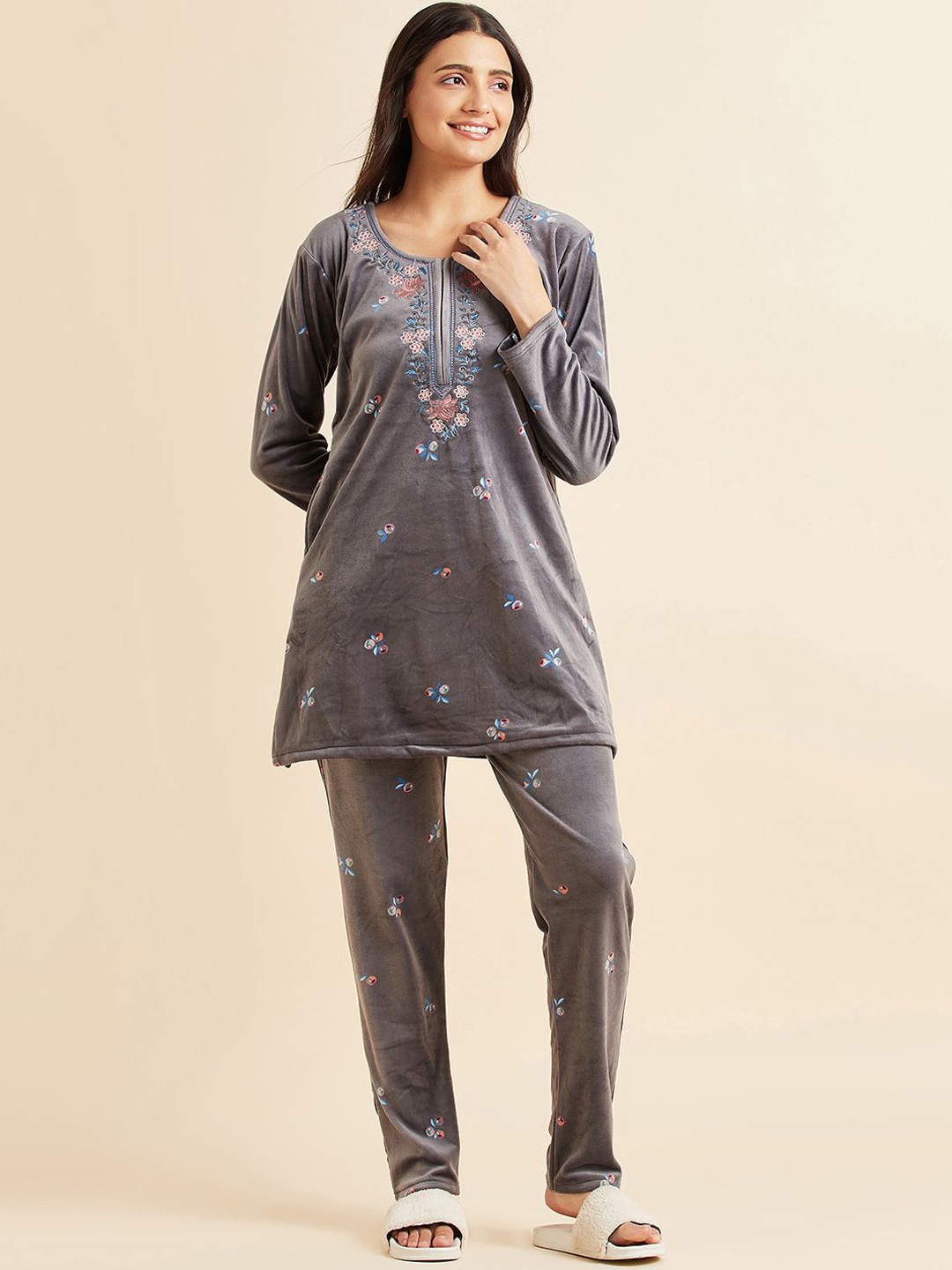 

Sweet Dreams Women Floral Printed Night suit, Grey