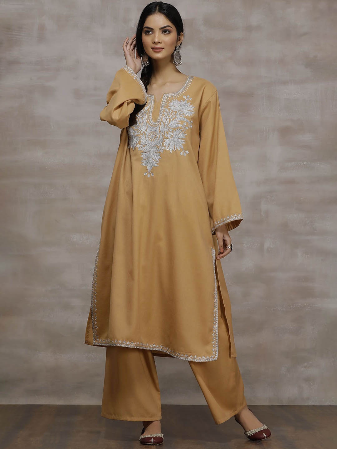 

TJORI Floral Embroidered Zari Notch Neck Woollen Straight Kurta, Yellow