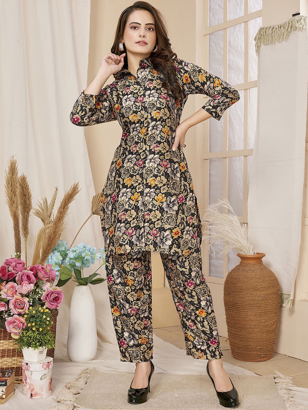 

SHREE PAKHI Floral Printed Tunic With Trousers, Black