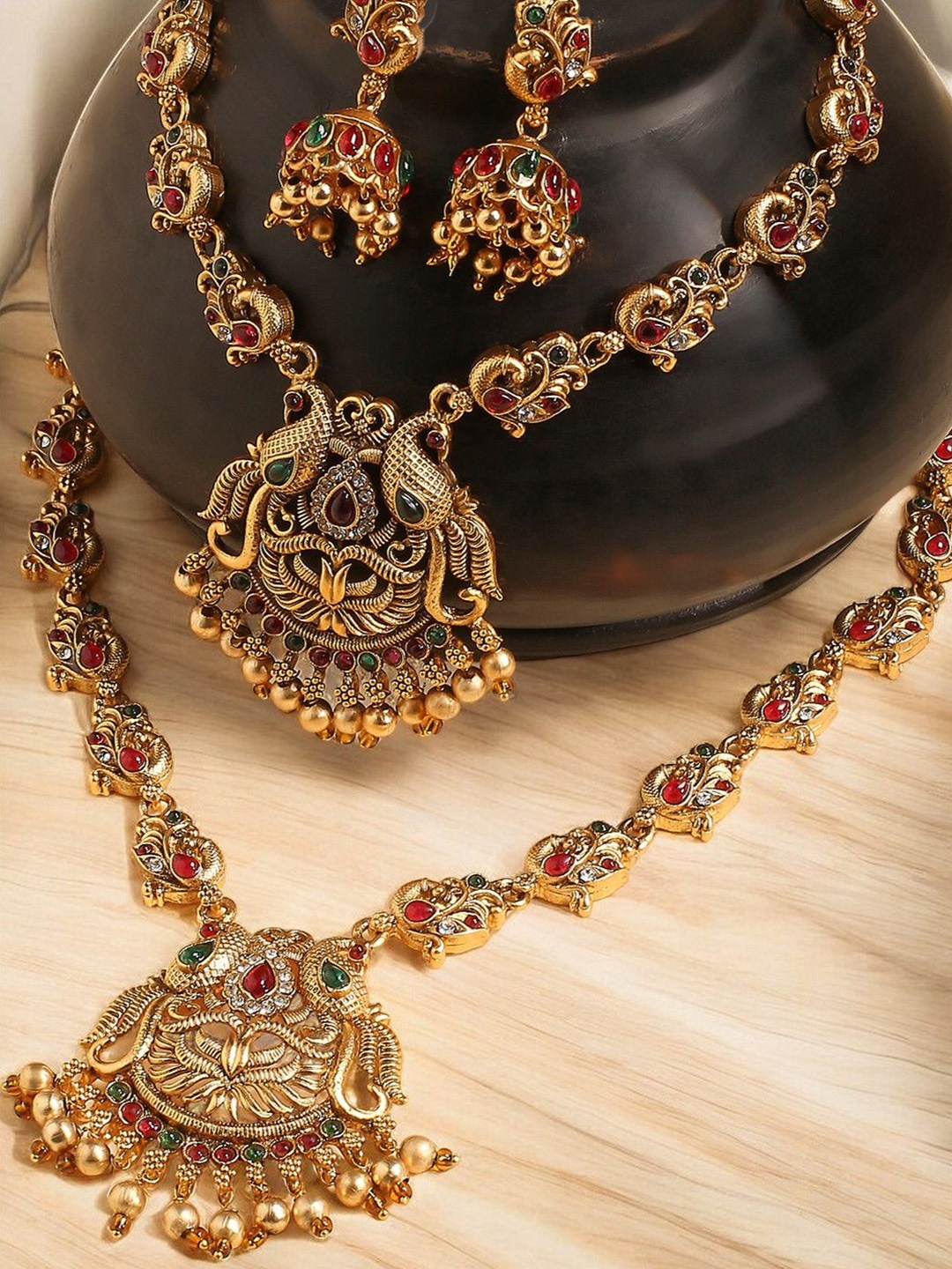 

OOMPH Antique Stone Studded And Beaded Jewellery Set, Gold