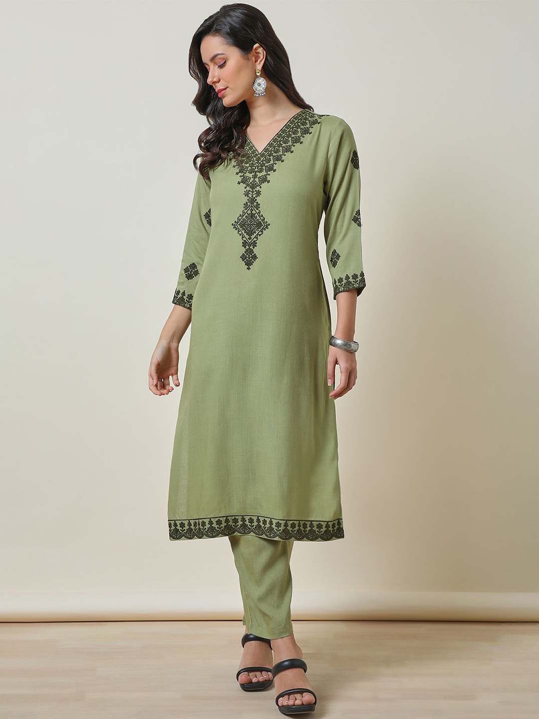 

Soch Floral Embroidered Straight Kurta with Trousers, Green