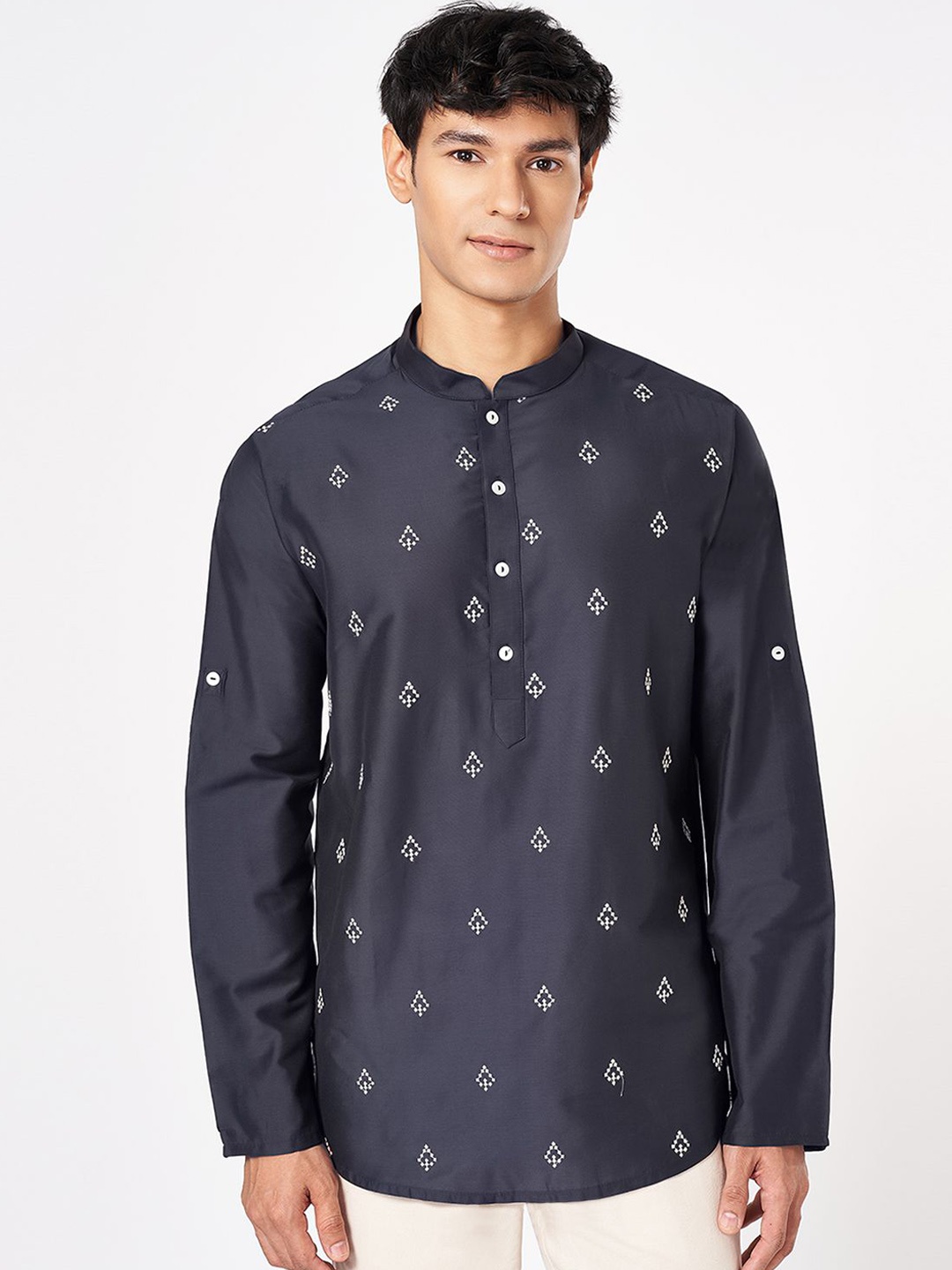 

indus route by Pantaloons Ethnic Motifs Embroidered Mandarin Collar Thread Work Kurta, Navy blue