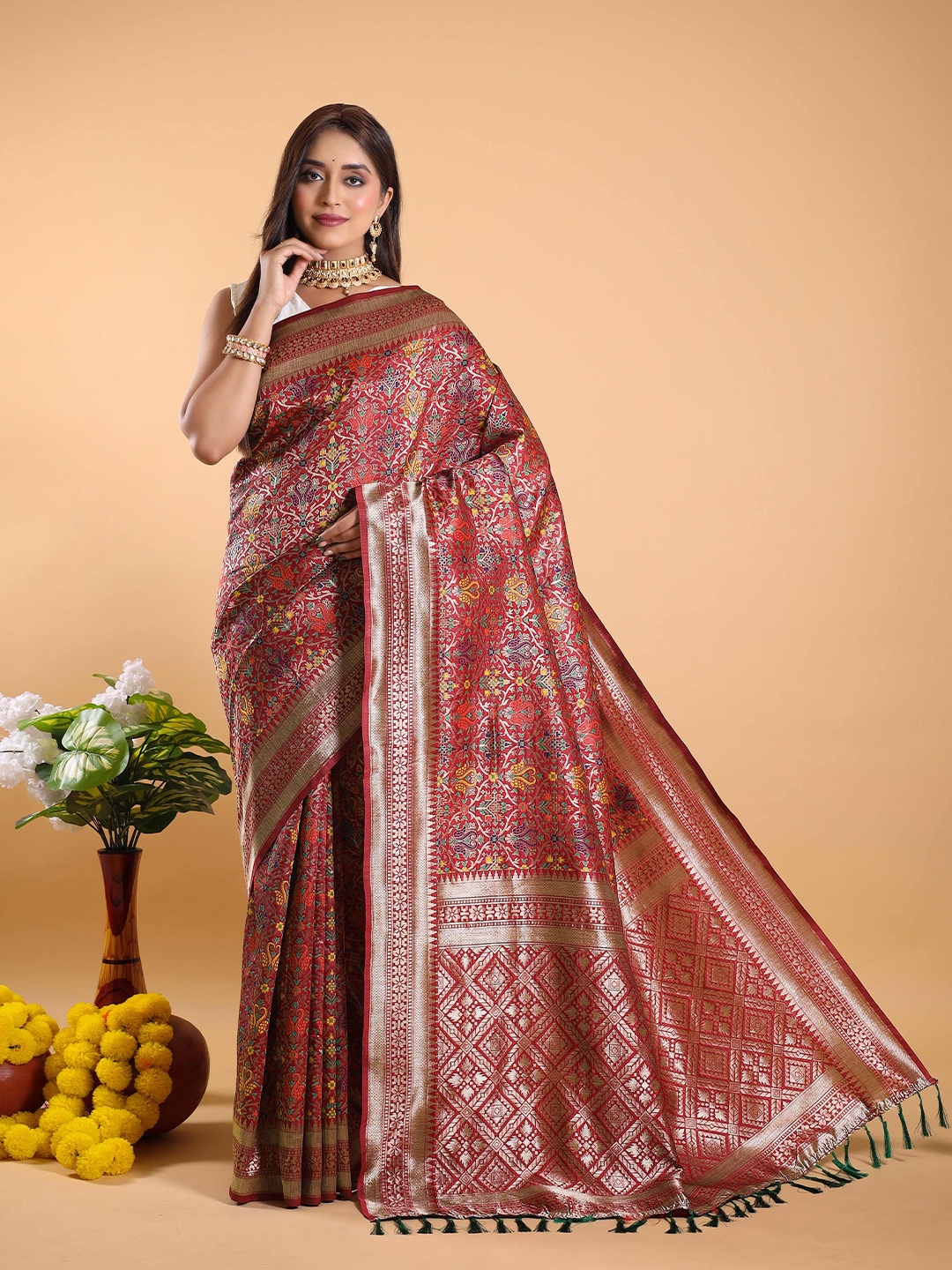 

HEER FASHION Woven Design Zari Banarasi Saree, Red
