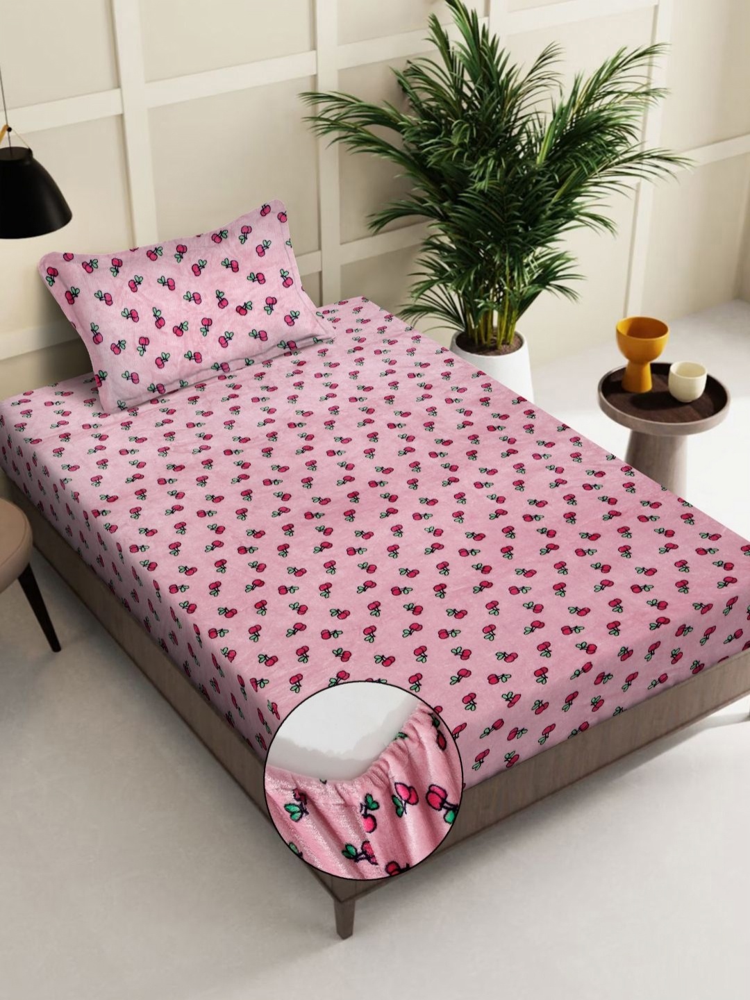 

KLOTTHE Pink & Red Printed Woolen 300 TC Single Fitted Bedsheet Set 2.25 m x 1.5 m