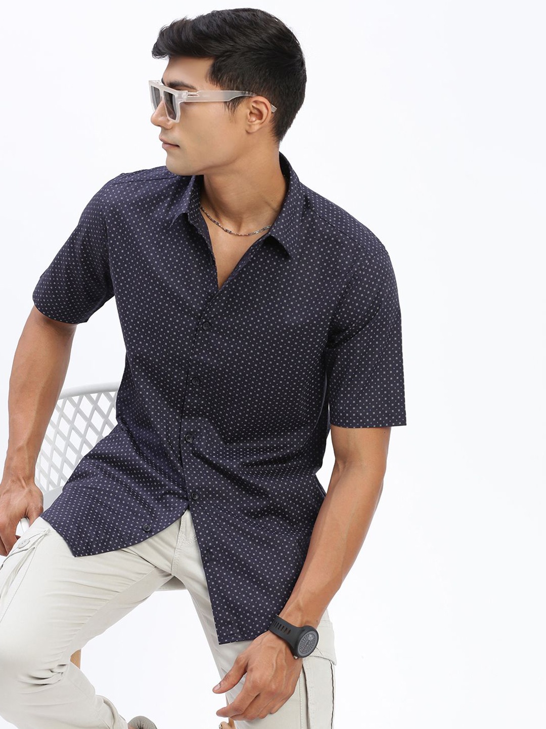 

SHOWOFF Men Standard Spread Collar Geometric Printed Cotton Casual Shirt, Navy blue