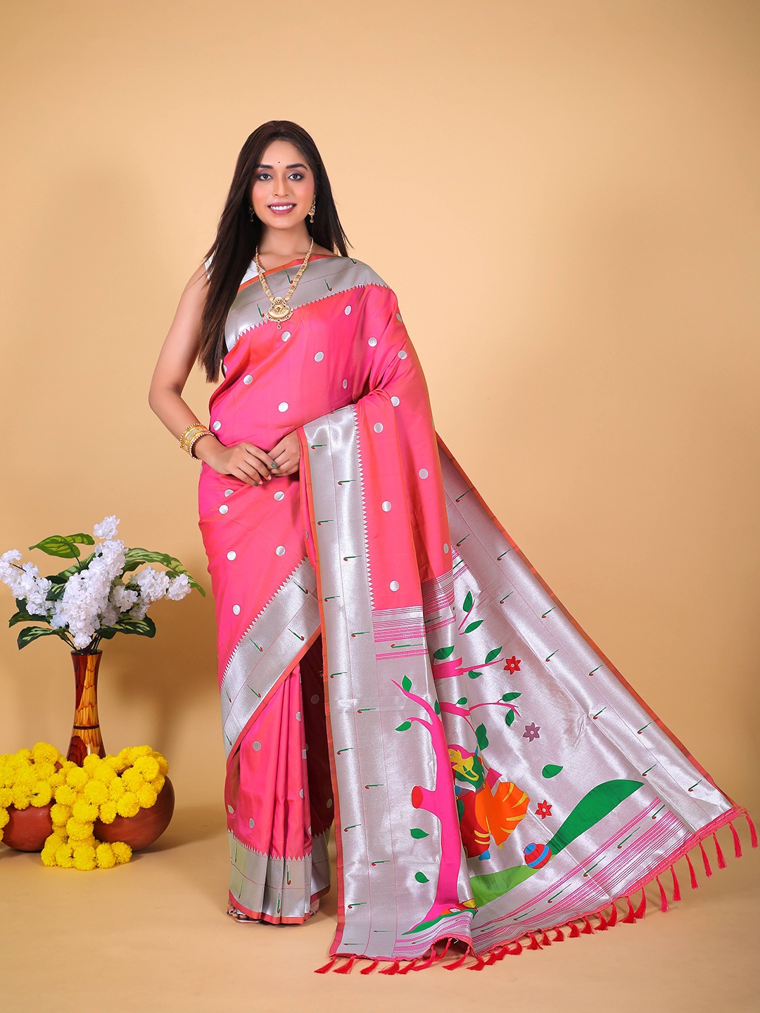 

HEER FASHION Women Woven Design Paithani Saree, Pink