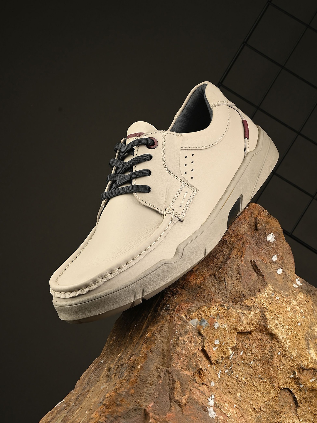 

Egoss Men Leather Lightweight Sneakers, Off white