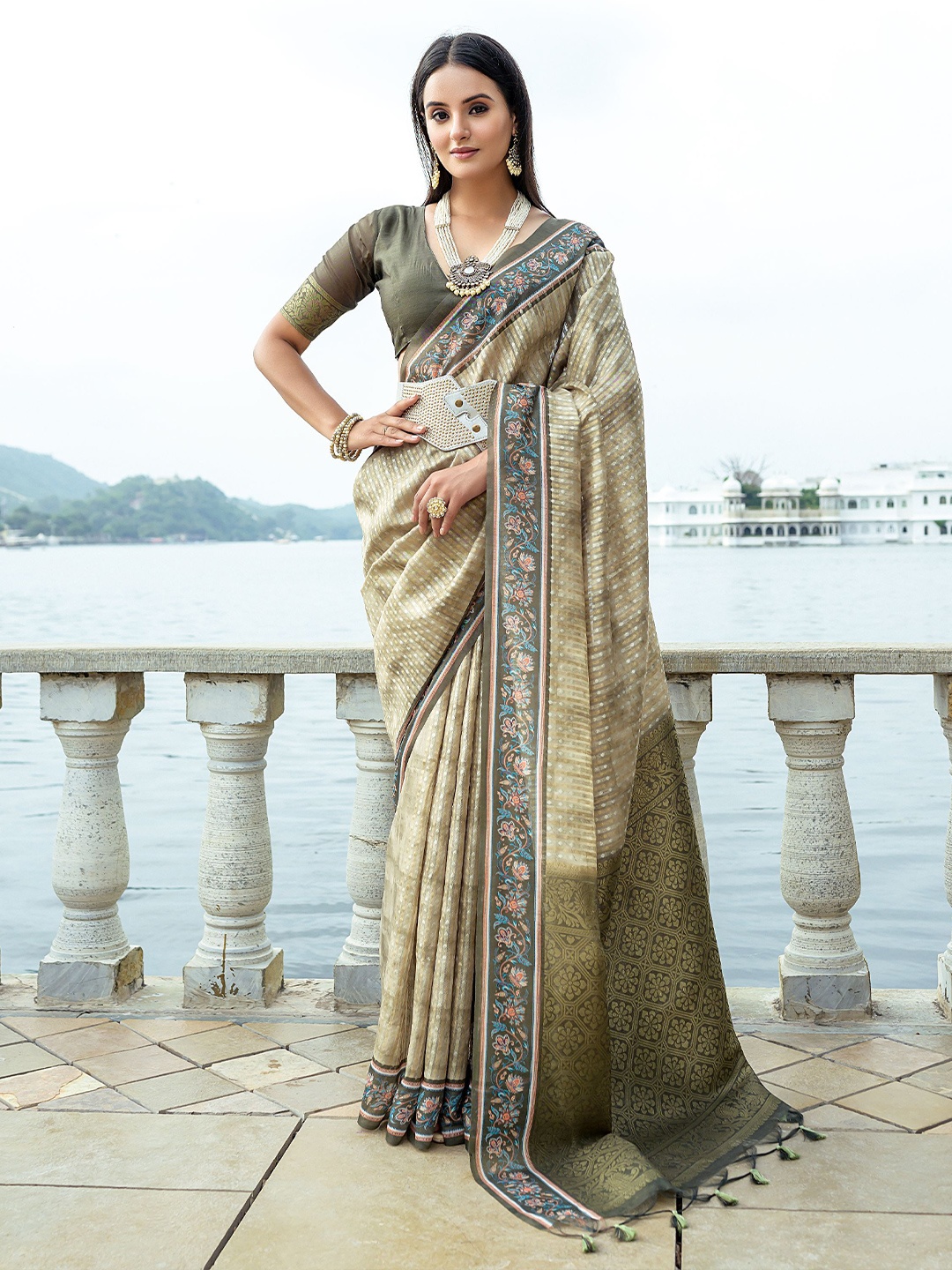 

Jinal & Jinal Woven Design Zari Pure Silk Banarasi Saree, Green