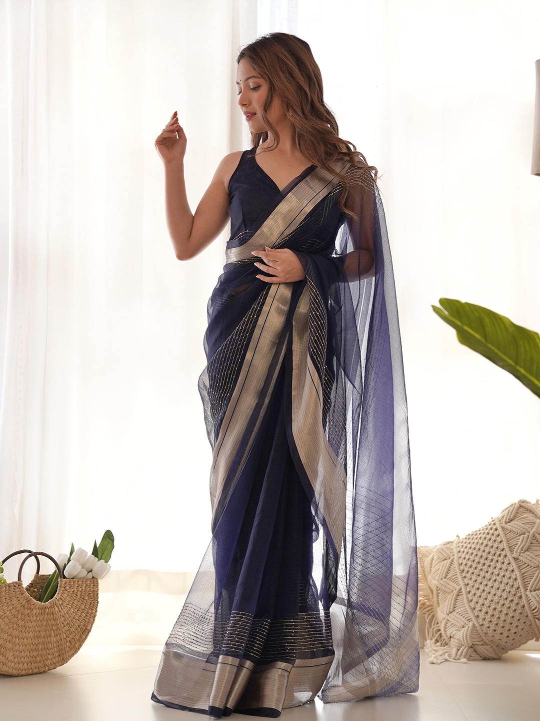 

QVAZOR Ethnic Motifs Sequinned Organza Saree, Blue