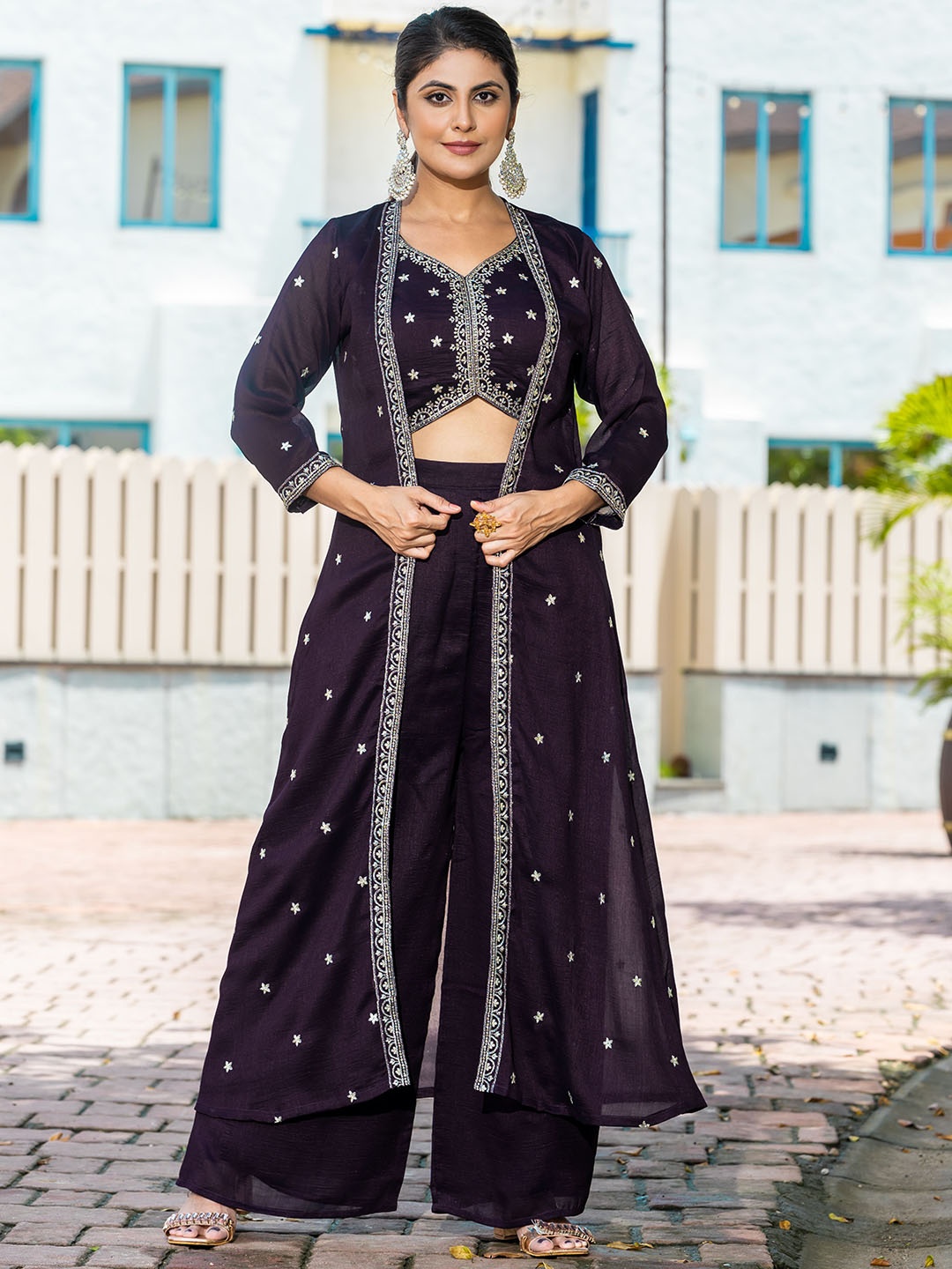 

Sanwariya Silk Women Floral Embroidered Regular Thread Work Pure Silk Kurta with Trousers & With Dupatta, Magenta