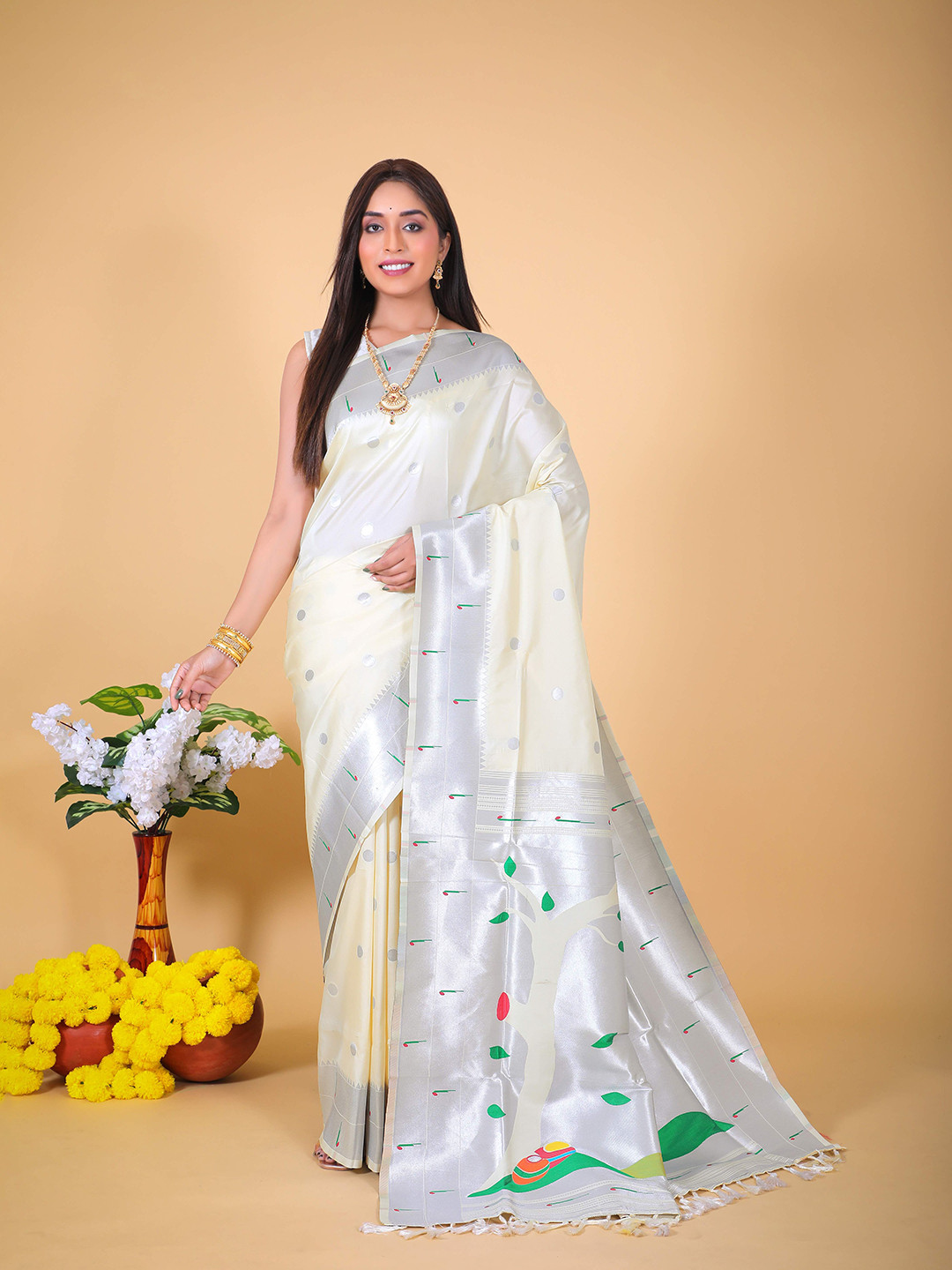 

HEER FASHION Women Woven Design Zari Silk Blend Designer Paithani Saree With Blouse Piece, Off white