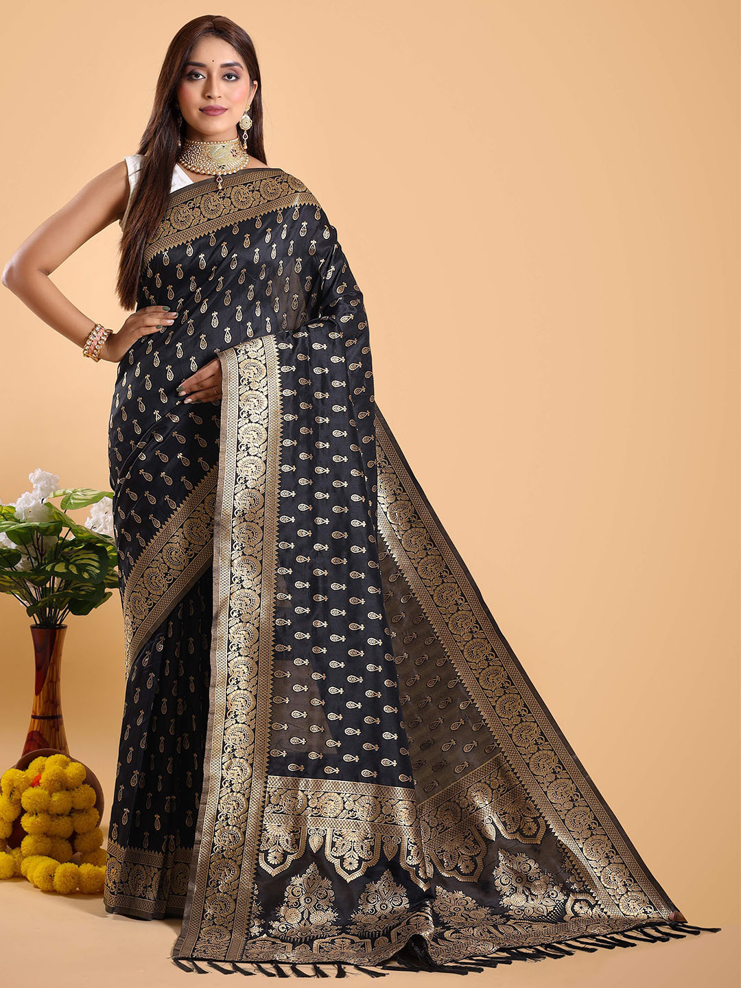 

HEER FASHION Woven Design Banarasi Saree, Black