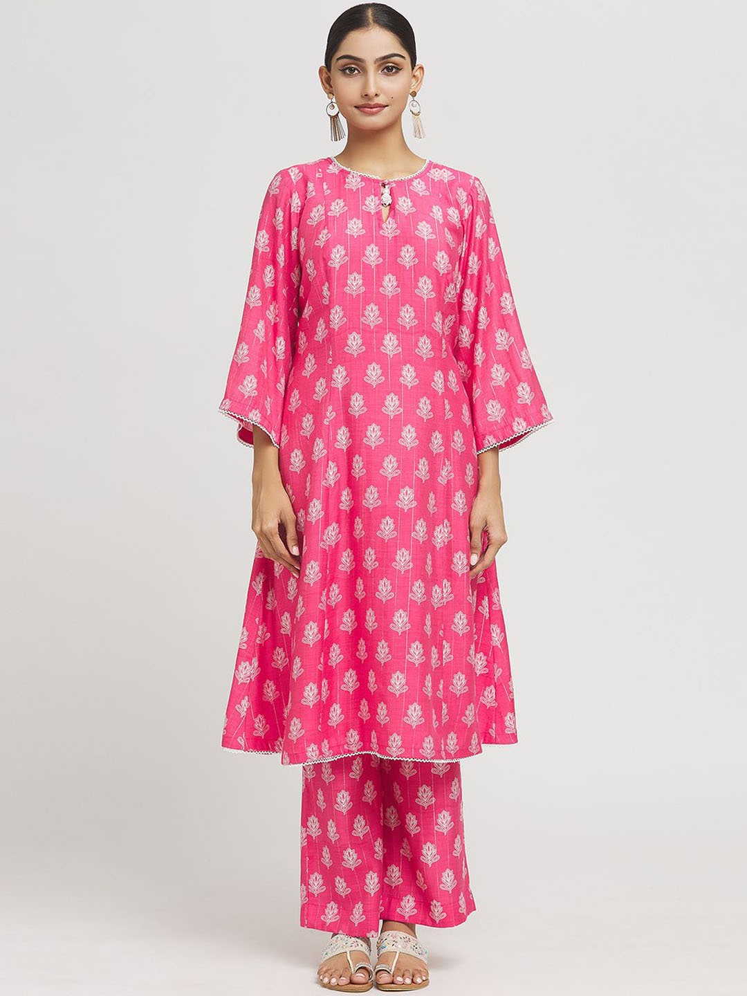 

Adara Khan Women Floral Printed Angrakha Kurta with Palazzos, Pink