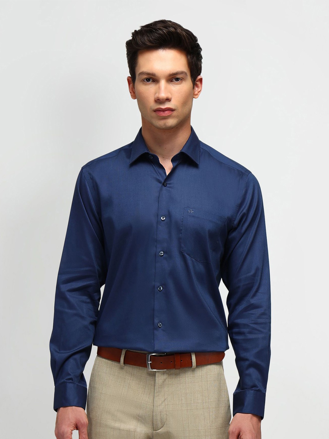 

Arrow Men Manhattan Spread Collar Solid Cotton Slim Fit Casual Shirt, Navy blue