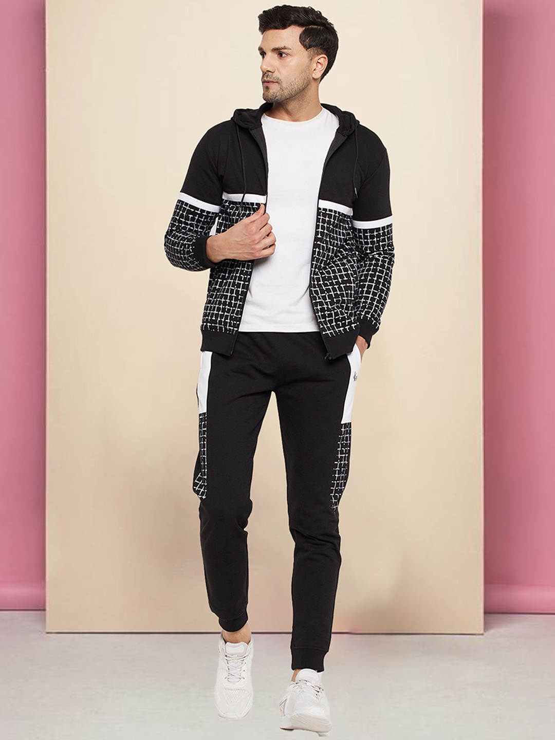 

WILD WEST Colourblocked Hooded Neck Tracksuits, Black