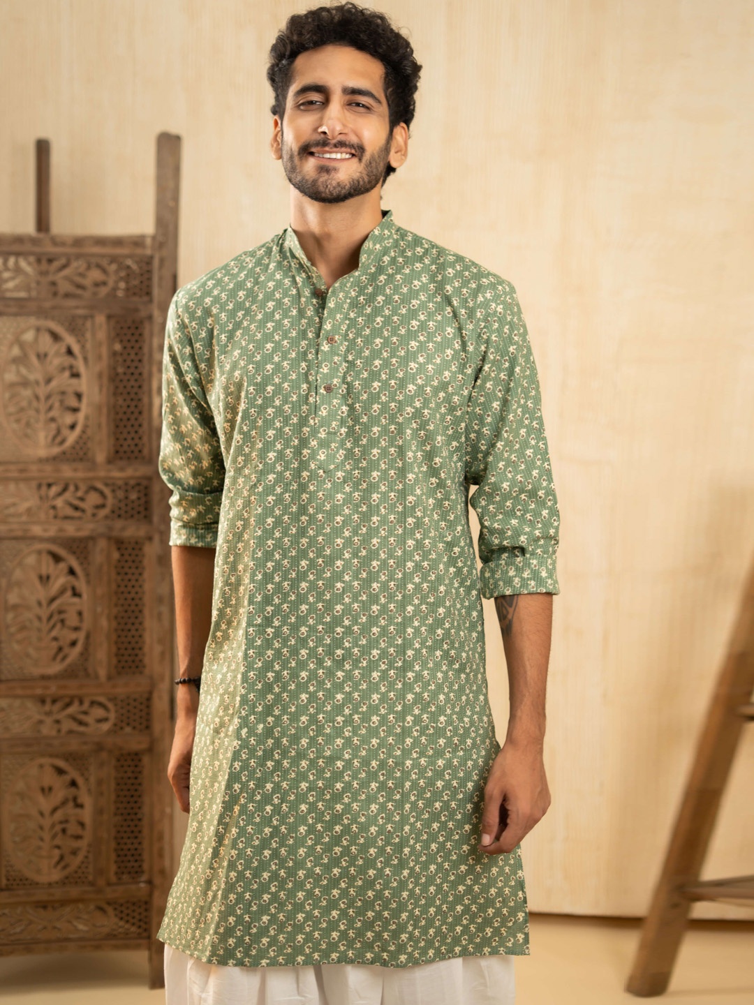 

Shasak Men Ethnic Motifs Printed Thread Work Kurta, Green