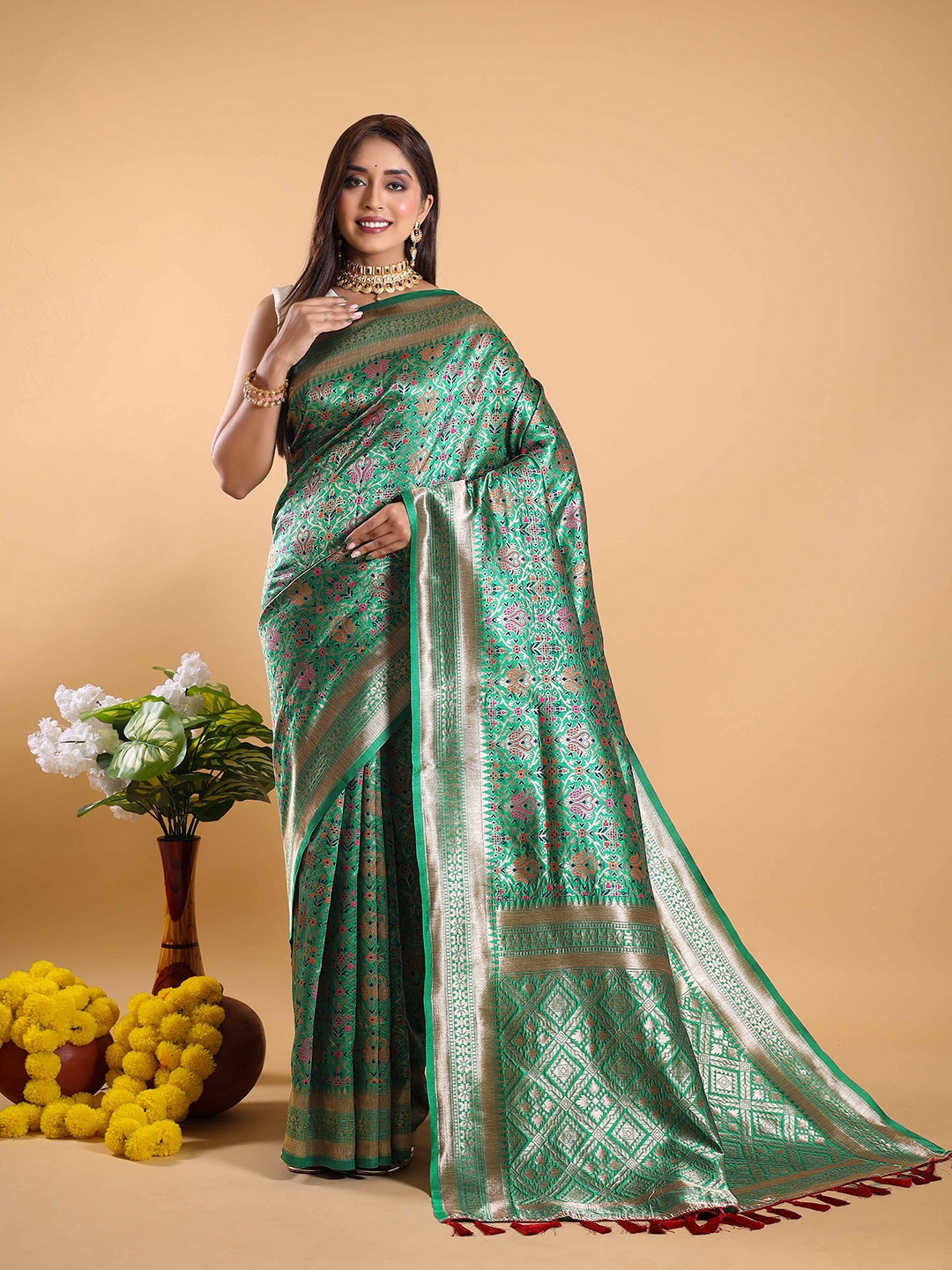 

HEER FASHION Woven Design Banarasi Saree, Green