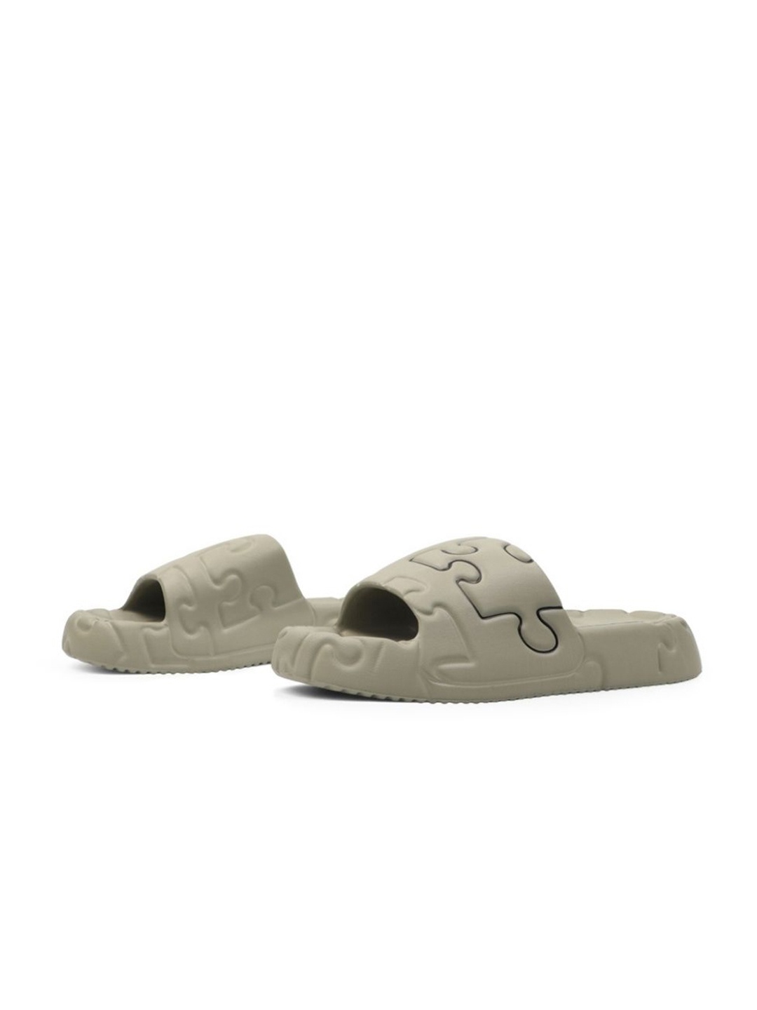 

SPIFFERS Men Self Design Croslite Clogs, Grey