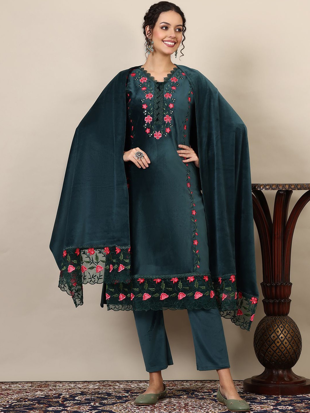 

KALINI Floral Embroidered Regular Pure Wool Straight Kurta with Trousers & Dupatta, Green