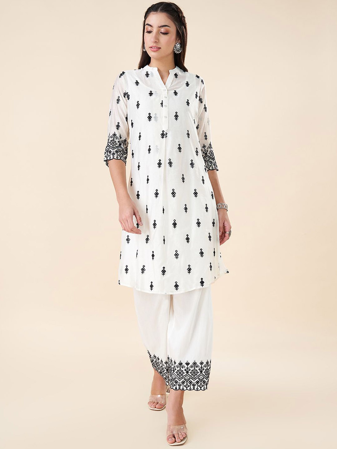 

RANGMANCH BY PANTALOONS Geometric Embroidered Thread Work Kurta with Palazzo, White