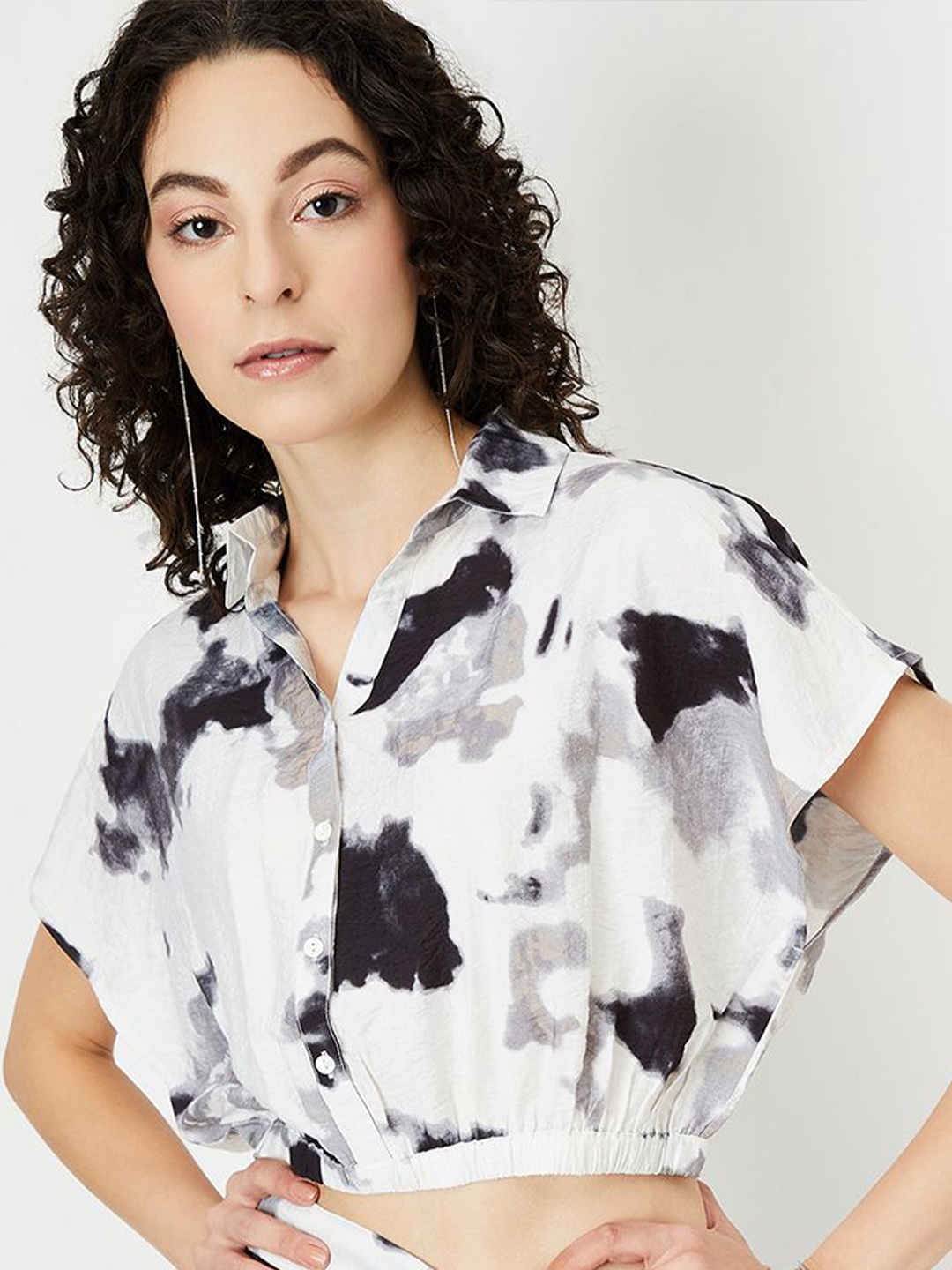 

max Women Tie and Dye Printed Shirt Style Crop Top, Off white