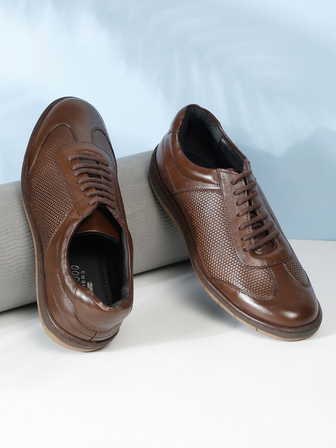 

Teakwood Leathers Men Lace-Ups Textured Leather Sneakers, Brown