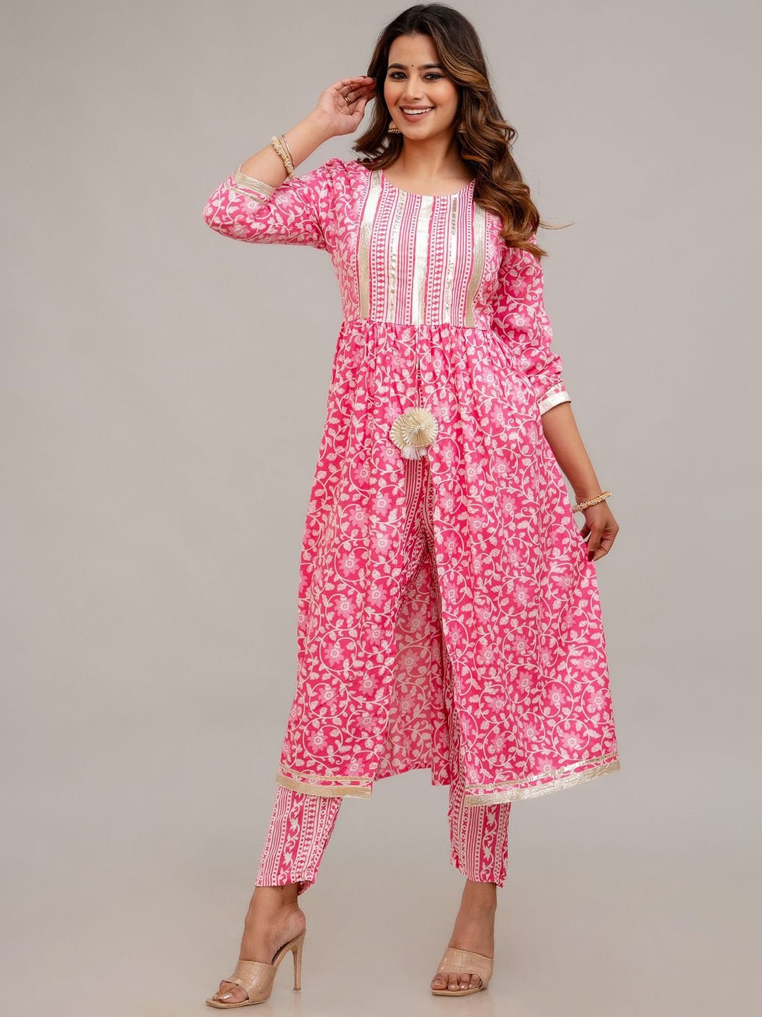 

ANNU PARIDHAN Floral Printed Gotta Patti Pleated Anarkali Kurta With Trouser, Pink