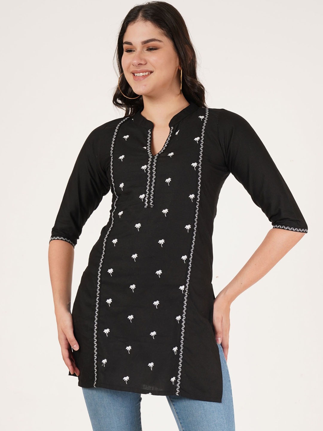 

Brownverse Floral Embroidered Mandarin Collar Gotta Patti A-Line Kurta, Black