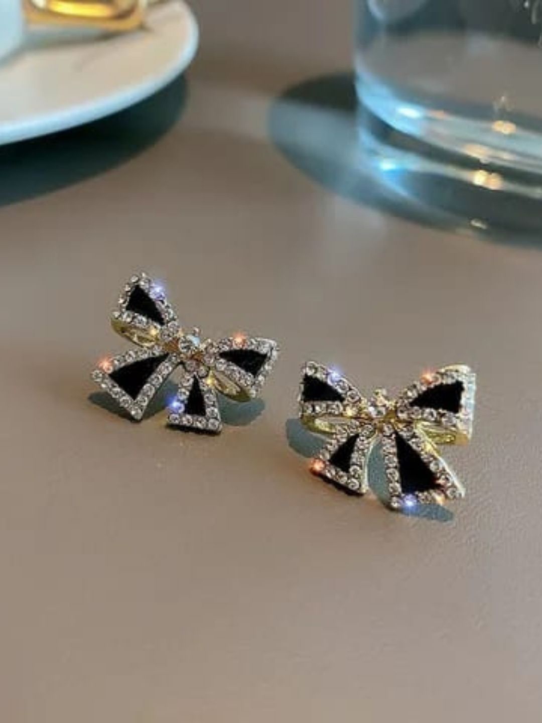 

CareDone Contemporary Studs Earrings, Black