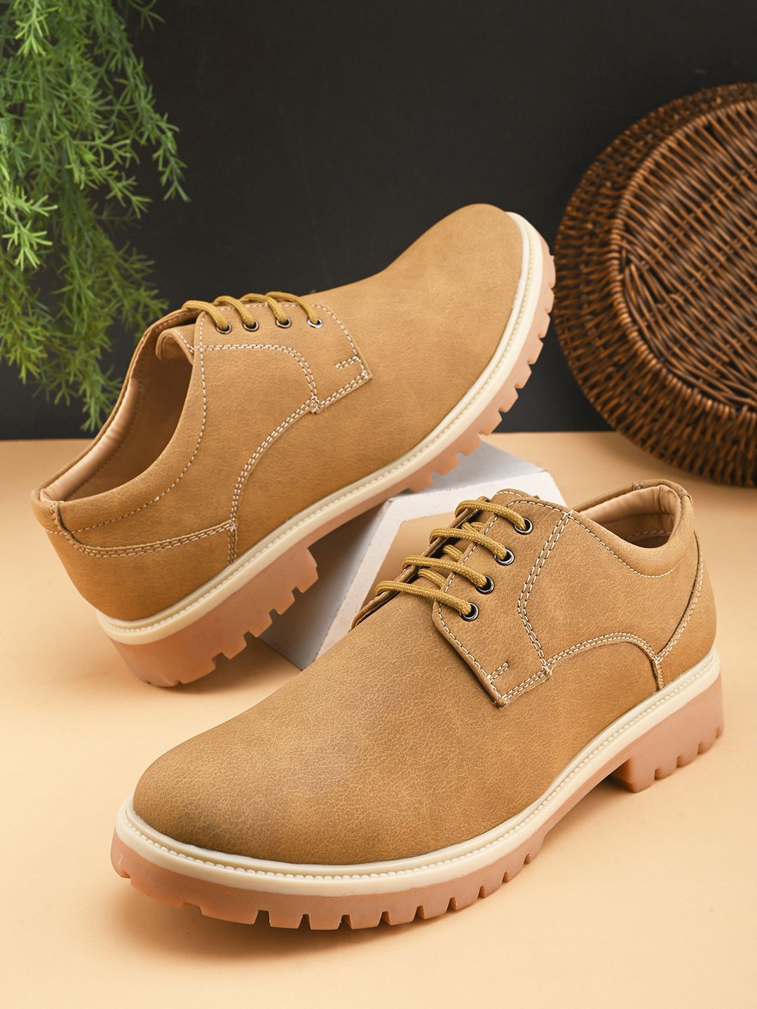 

The Roadster Lifestyle Co Men Lace-up Lightweight Casual Shoes, Camel brown