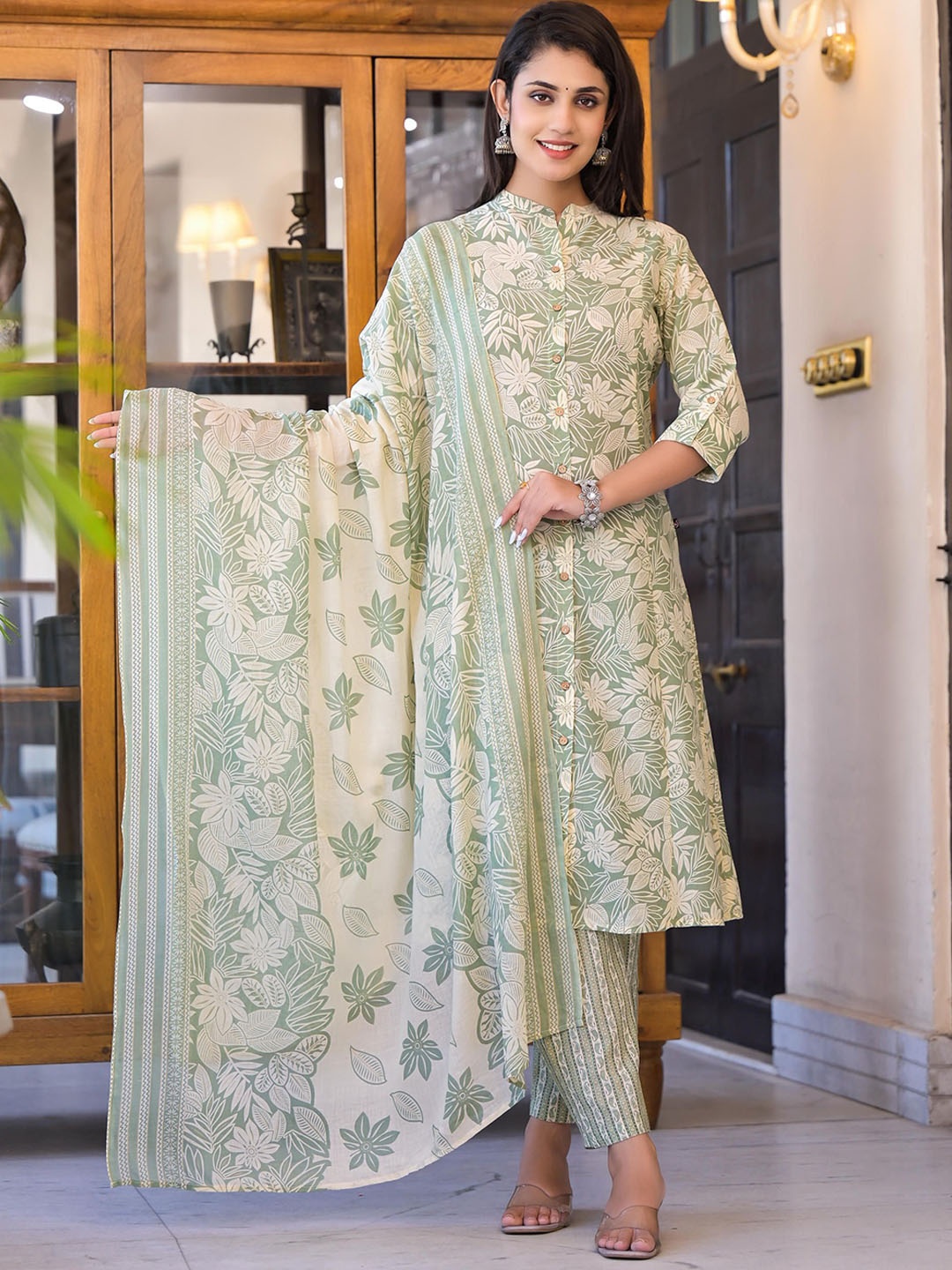 

Juniper Floral Printed Mandarin Collar Kurta With Trousers & Dupatta, Green