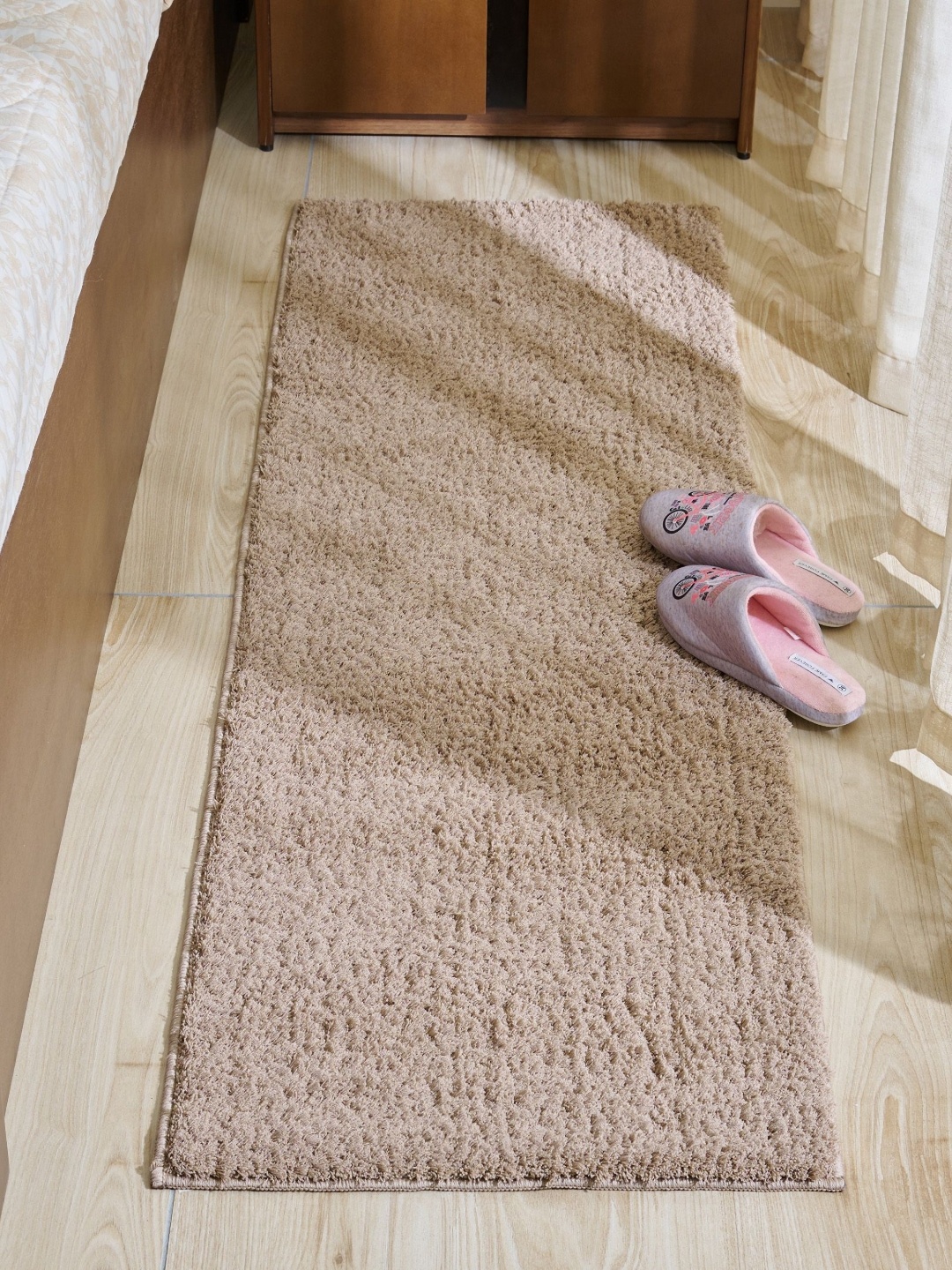

Home Centre Beige Soft Moss Tufted Shaggy Carpet