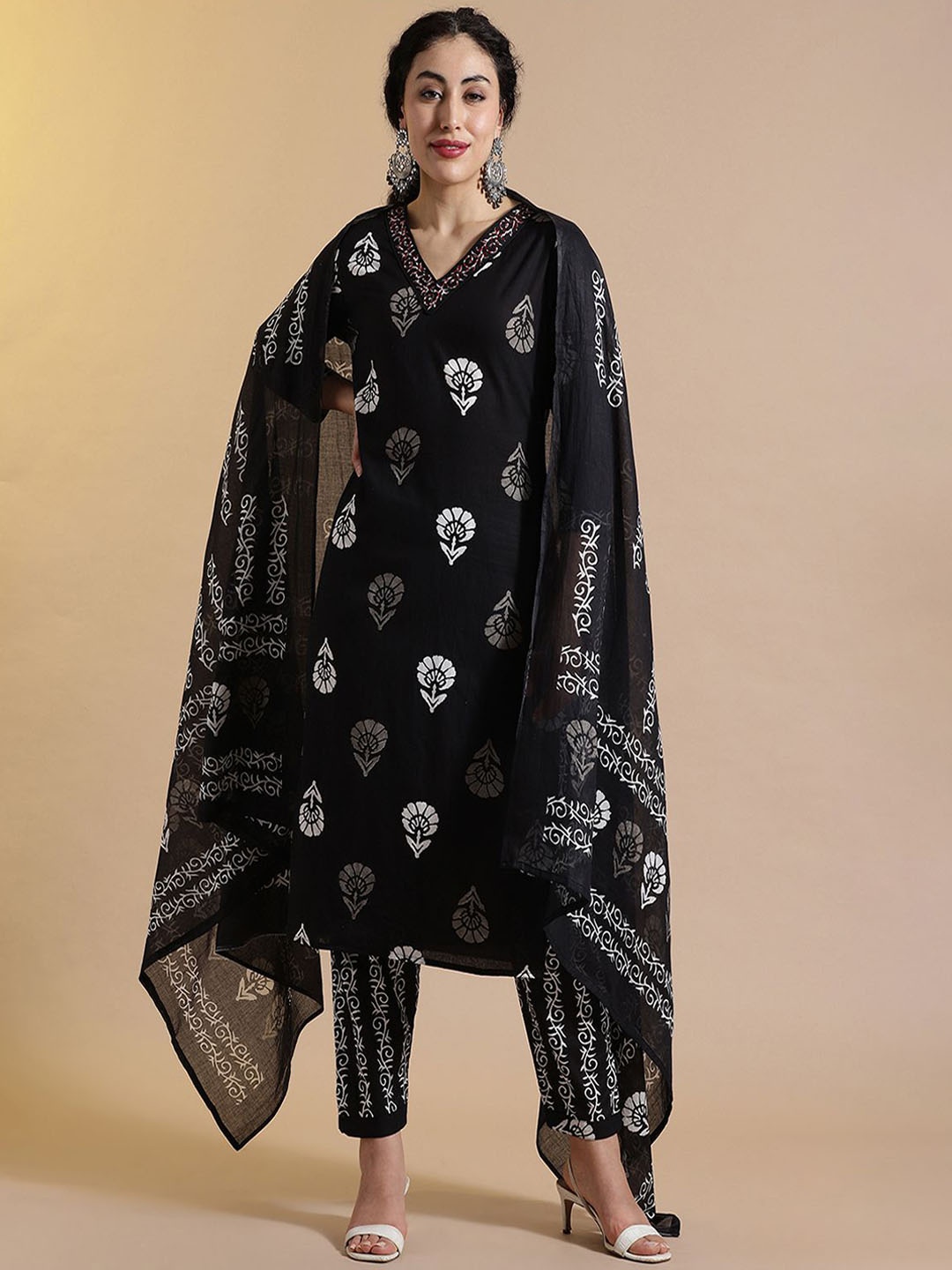 

Anouk Floral Embroidered Thread Work Pure Cotton Straight Kurta with Trousers & Dupatta, Black