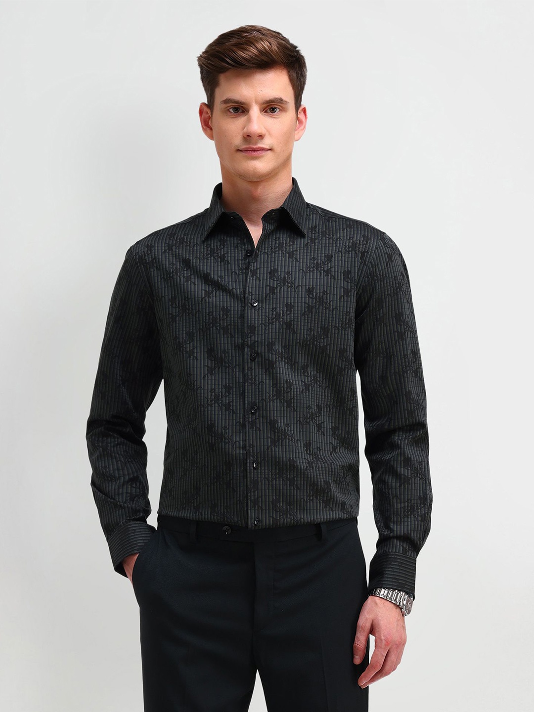 

Arrow Men Manhattan Spread Collar Vertical Striped Cotton Slim Fit Casual Shirt, Charcoal