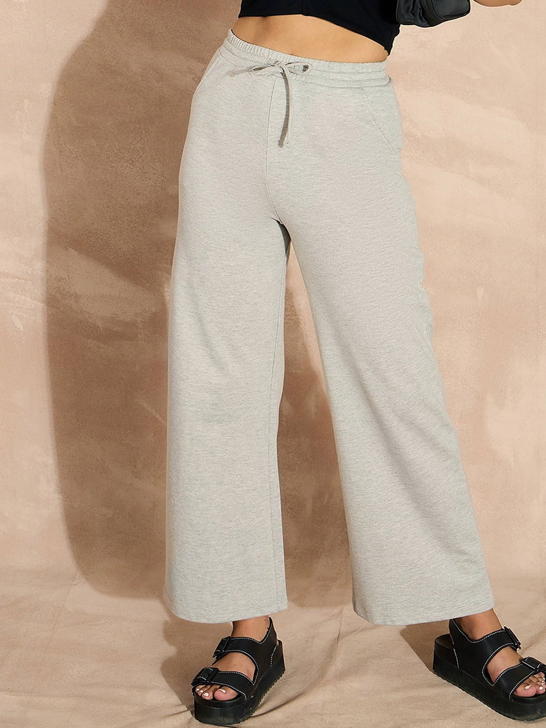 

SASSAFRAS Women Solid Cotton Track Pants, Grey melange