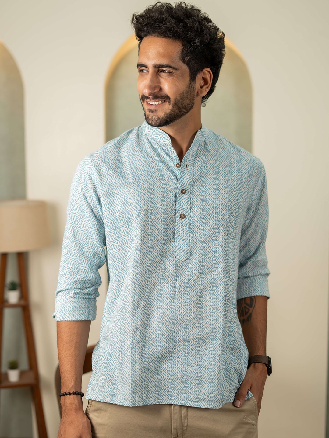 

Shasak Abstract Embroidered Cotton Kurta, Blue