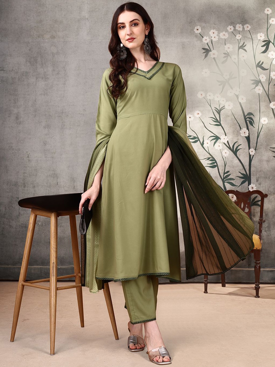 

KALINI V Neck Anarkali Kurta With Palazzos & Dupatta, Green