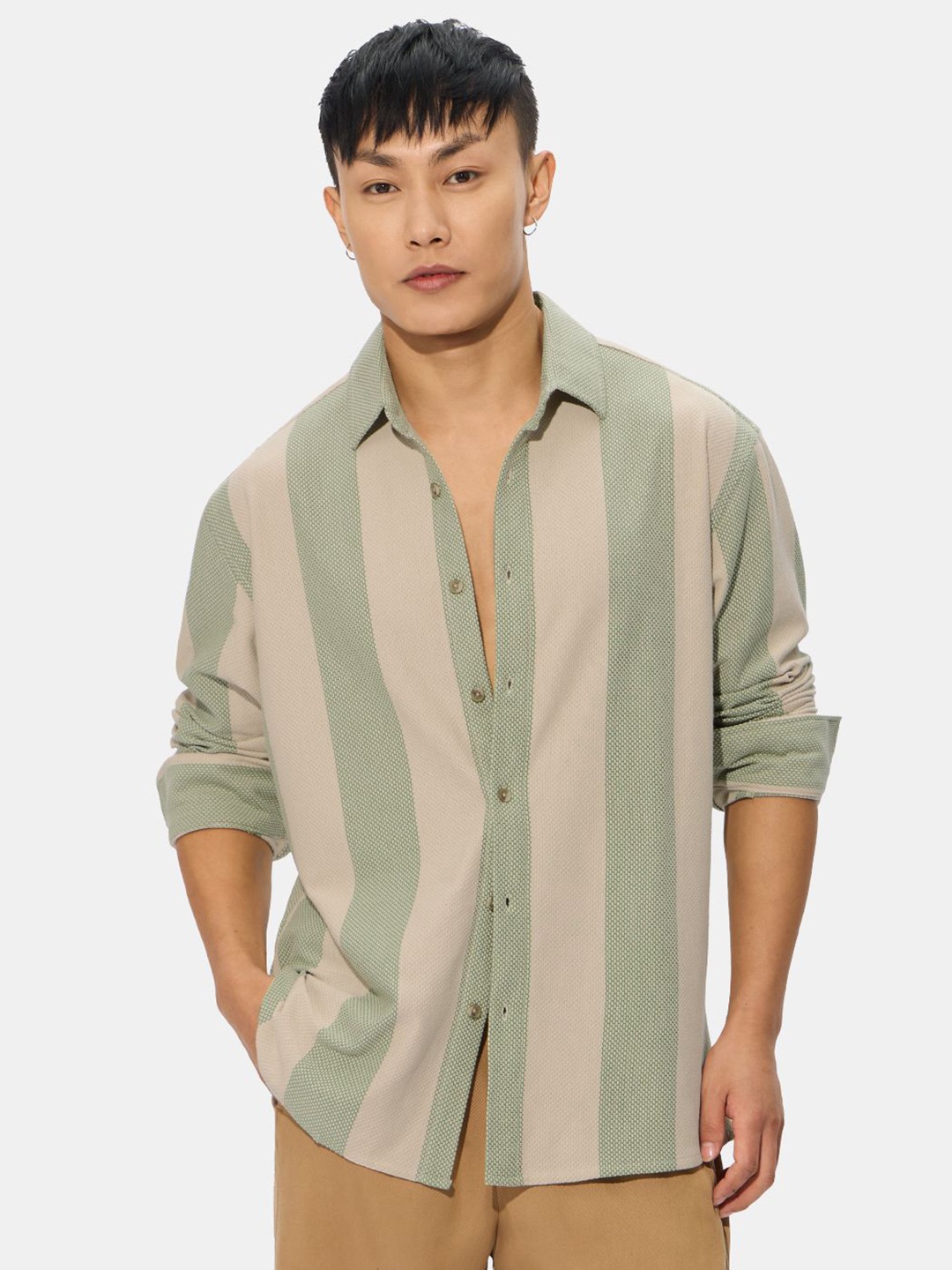 

The Souled Store Men Spread Collar Textured Cotton Casual Shirt, Green