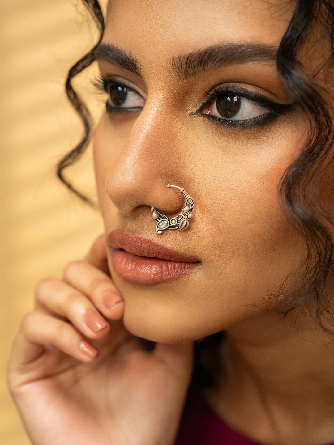 

SHAYA Sterling Silver Glass Polki Ring Nosepin